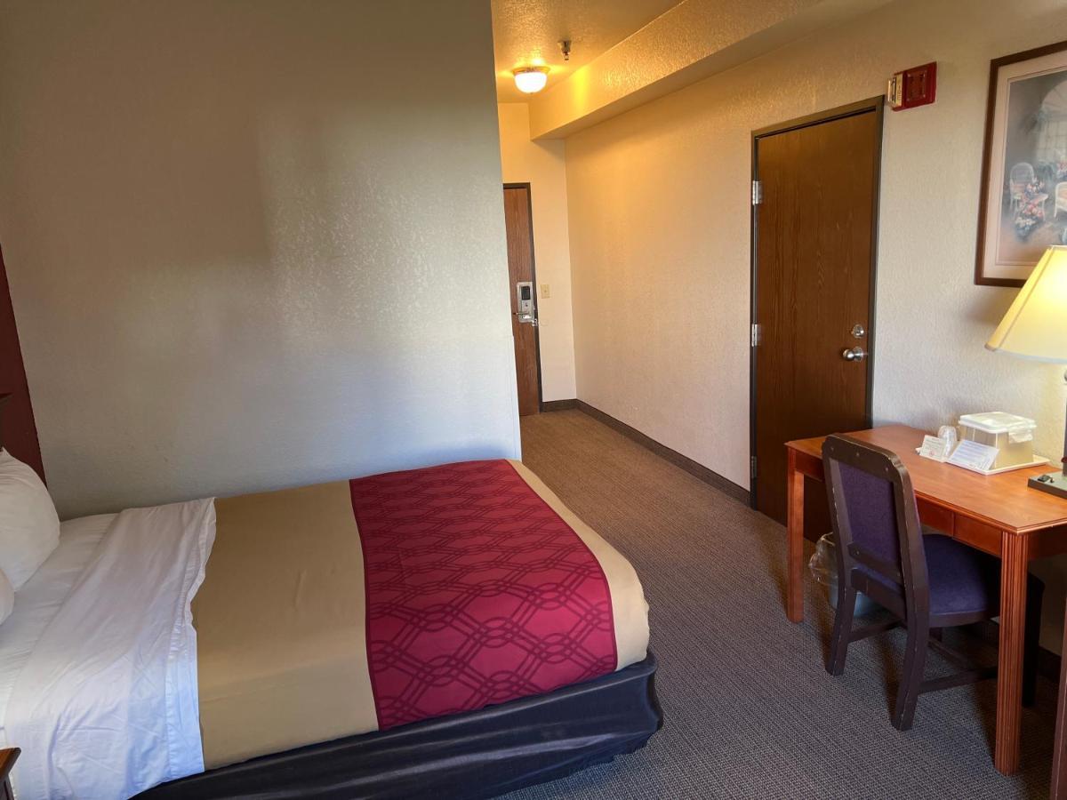 Express Inn & Suites Decatur Eksteriør billede