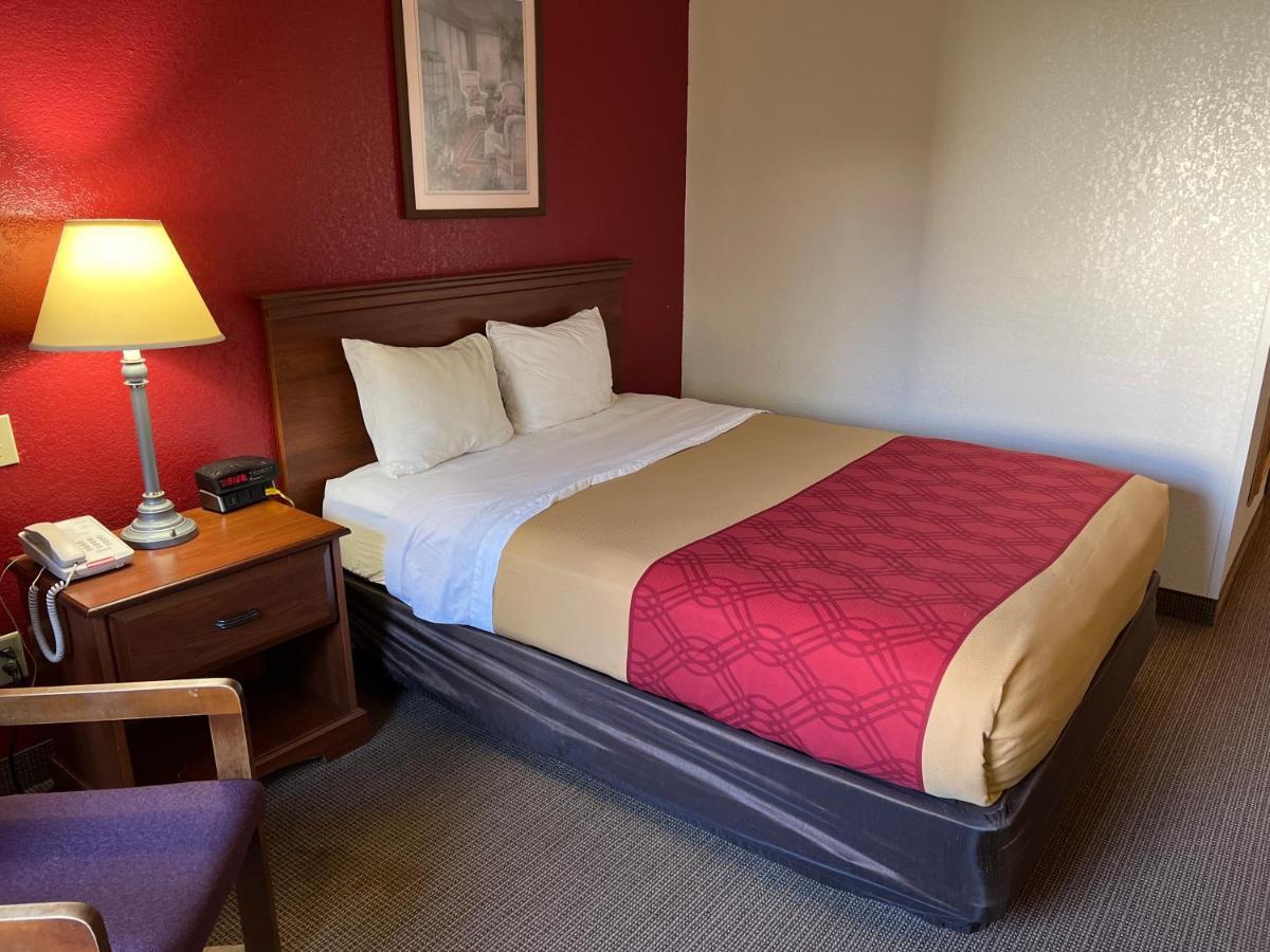 Express Inn & Suites Decatur Eksteriør billede