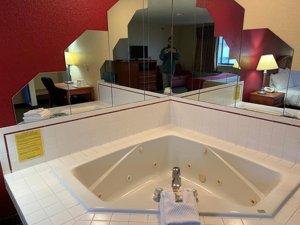 Express Inn & Suites Decatur Eksteriør billede
