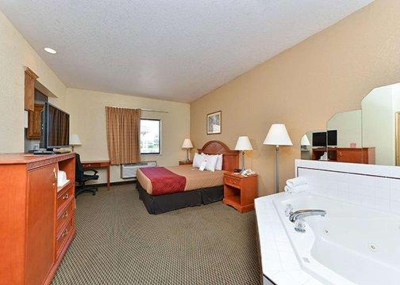 Express Inn & Suites Decatur Eksteriør billede
