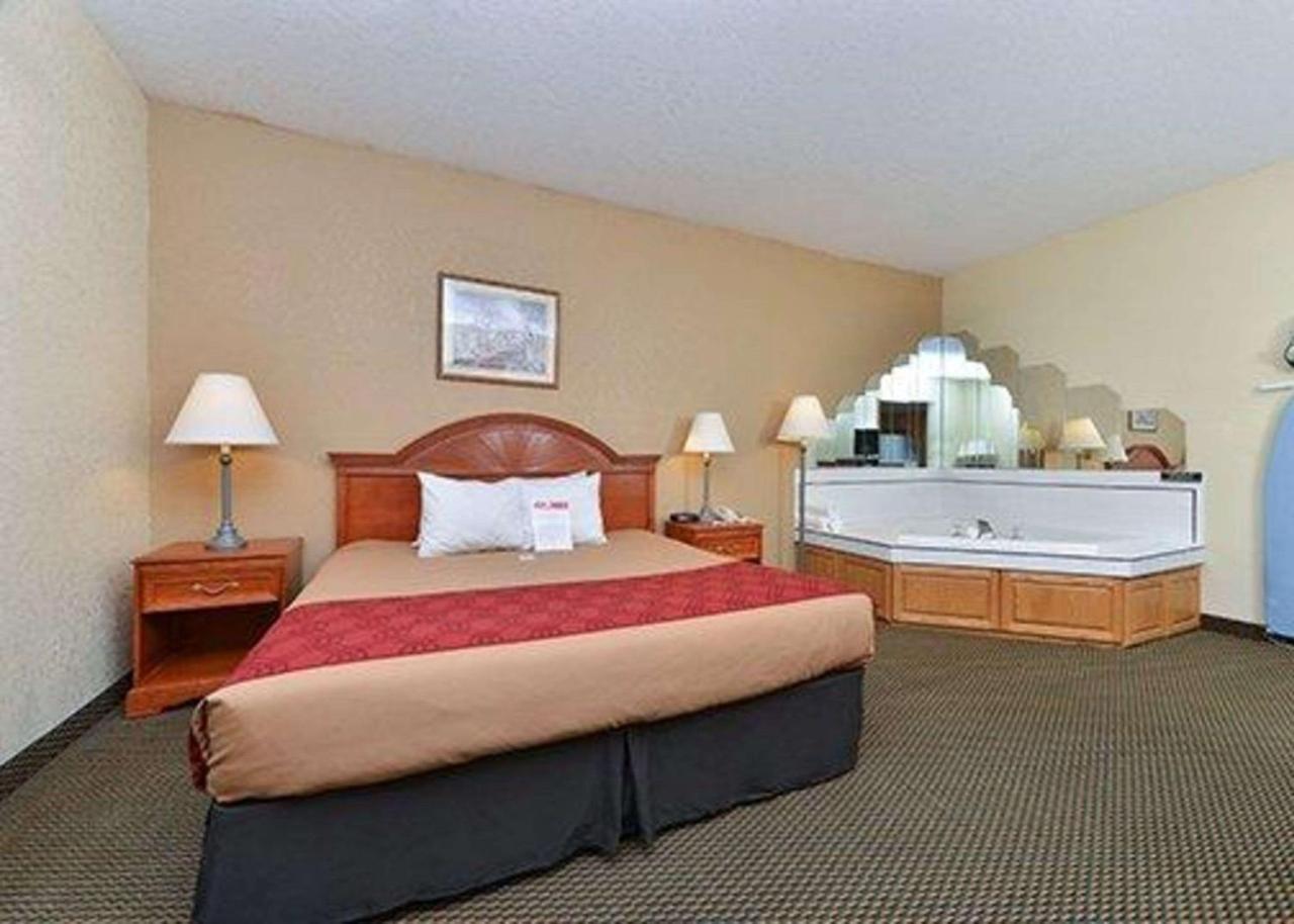 Express Inn & Suites Decatur Eksteriør billede