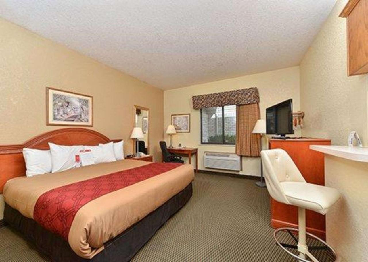 Express Inn & Suites Decatur Eksteriør billede